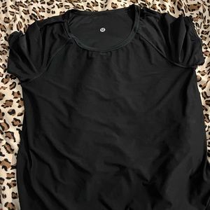 Black lululemon tee